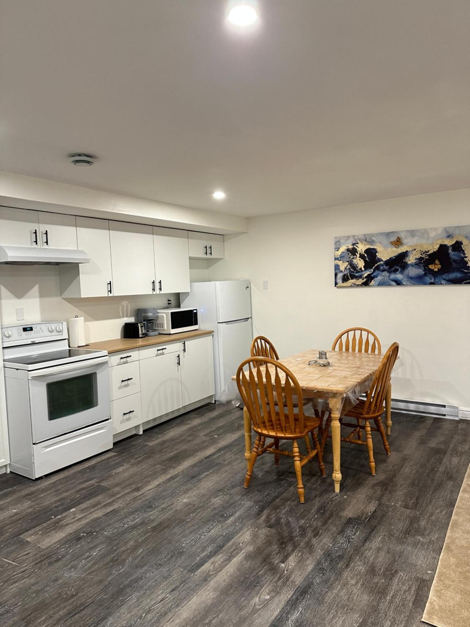 Central Halifax One Bedroom Apartment In Clayton Park Extérieur photo
